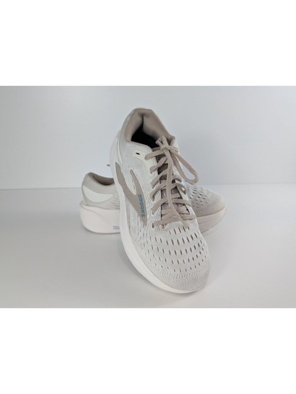 Brooks Ghost 15 Wide Fit Womens Running Shoes In Beige & White